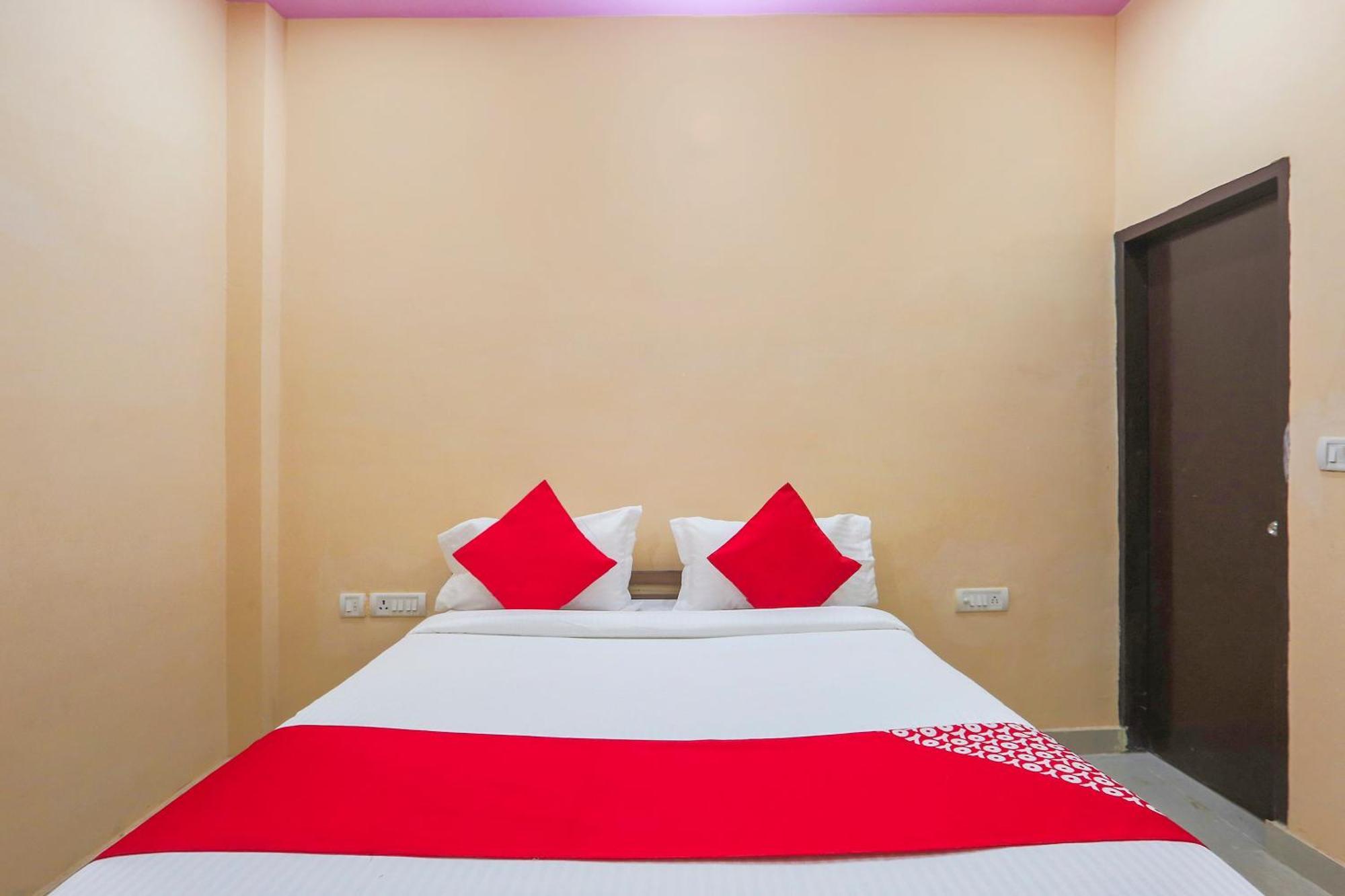Hotel O Royal Villa Гургаон Екстериор снимка