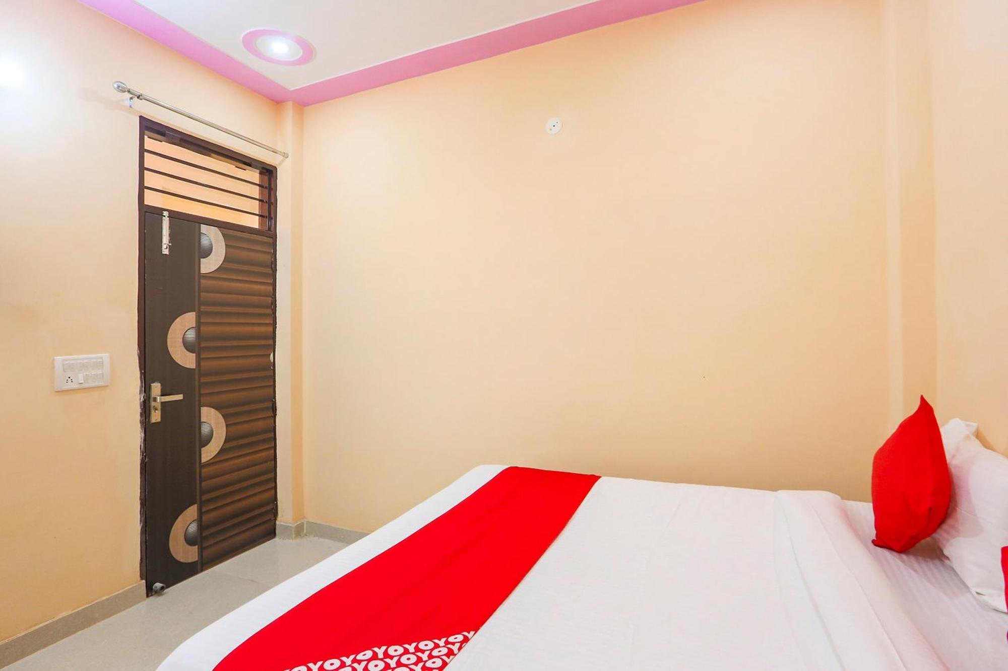 Hotel O Royal Villa Гургаон Екстериор снимка
